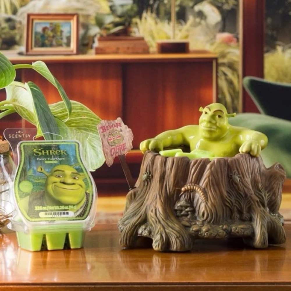 Universal Studios DreamWorks scentsy Shrek swamp wax & warmer bundle NWT